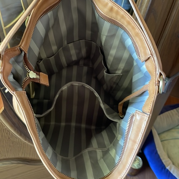 Brahmin smooth shoulder bag med Taupe color excellent condition. - Picture 4 of 9